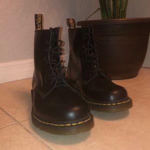 New Dr. Martens 1460 smooth leather boots! (Mens)